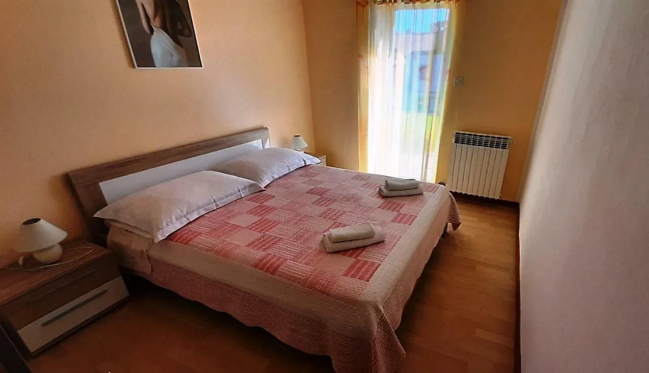 Paradise Beach Apartments Rovinj 0*,